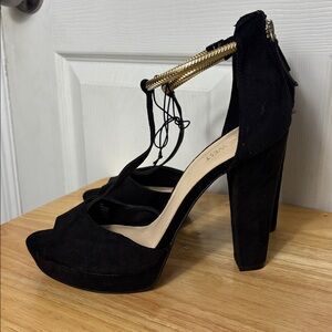 New Nine West Dewberry Black Peep-Toe Heels Gold Ankle Strap Accent Size 10